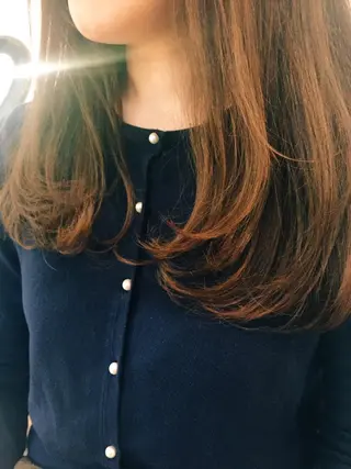 ミディアム カラー conne& ririのヘアスタイル