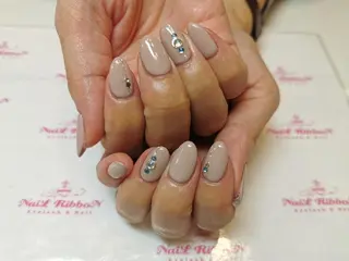 ネイル ネイルリボン 受付スタッフのネイルデザイン