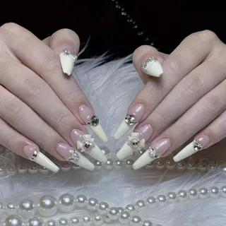 ネイル RAFFINE 月🦋🩵のネイルデザイン