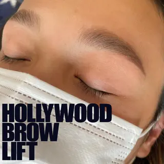 アイブロウ beautyroom Naturaのネイルデザイン