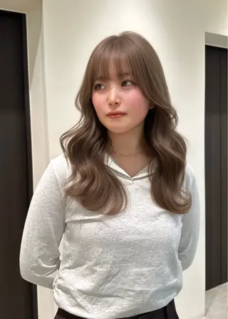 ロング i.GINZA所属・ハイトーン/透明感 カラー/レイヤーのヘアスタイル