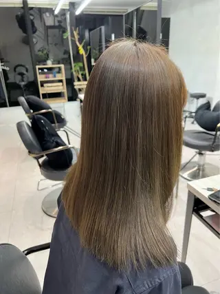 ロング カラー 小森聖奈 韓国風レイヤーカットのヘアスタイル