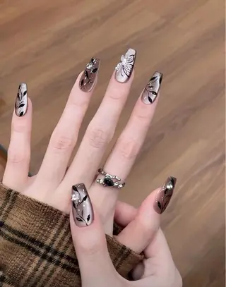 ネイル EMI ANA.CHUOのネイルデザイン