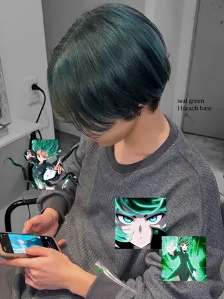 ショート ura/デザイン/ ハイトーン/個性派のヘアスタイル