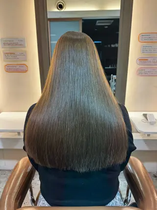 ロング タツキ／レイヤー／ パーマ／艶カラーのヘアスタイル