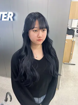 ロング カラー 暗髪🩶ラベンダー/ ブルー/ユウナ🤍のヘアスタイル