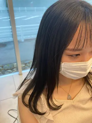 セミロング カラー 岸田 莉奈のヘアスタイル