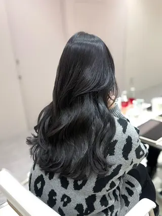 ロング カラー 内田 志乃のヘアスタイル