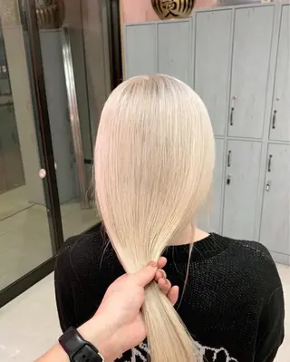 ロング カラー ヘアアレンジ 🩶【推しハイトーン 】yuzu🩶のヘアスタイル