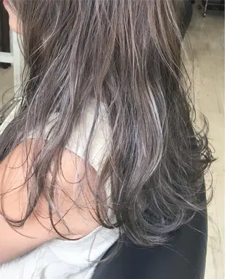 ロング カラー ade omotesando所属・鷺谷 玲奈のヘアスタイル