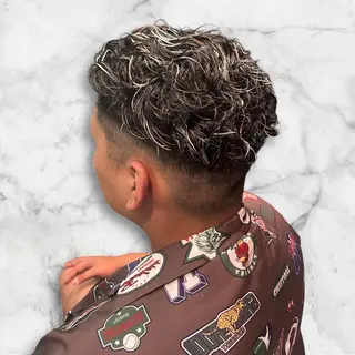 パーマ メンズ セルバ所属・HIRORO ブリーチ/ハイトーンのヘアスタイル