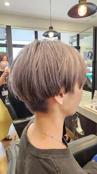 ショート メンズ カラー 橘　 莉穂のヘアスタイル