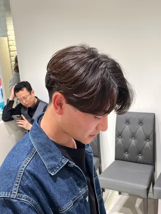 ショート カラー パーマ メンズ 【シャドウパーマ センターパート】義心のヘアスタイル