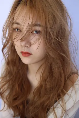 ロング 髙井 麻帆のヘアスタイル