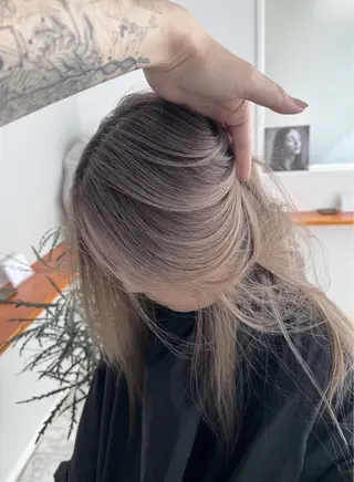 セミロング カラー ROBIN所属・指名数No.1 /NAOYAのヘアスタイル