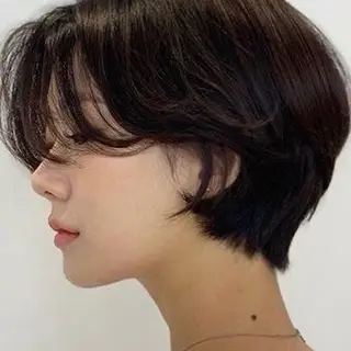 ショート nonoka オリーブ/レイヤーのヘアスタイル