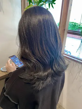 セミロング カラー ENIF ヤマグチアツコのヘアスタイル