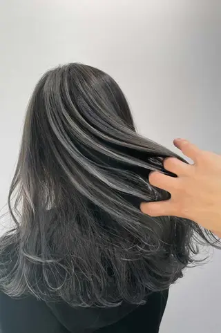 セミロング カラー ツヤカラー🤍 ARISAのヘアスタイル
