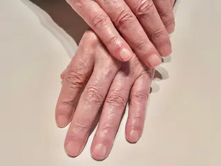 ネイル 自爪とネイルケア専門サロン　プリナチュール所属・吉岡 泉のネイルデザイン