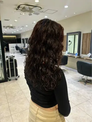 パーマ×レイヤー| カラー カホ🪩🤍のヘアスタイル