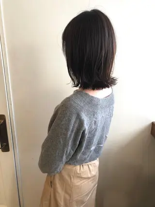 ミディアム カラー MIOベージュカラー 柔らかいカラーのヘアスタイル