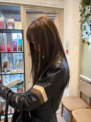 ロング カラー ミルクティー× グレージュMOMOのヘアスタイル