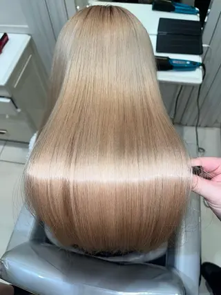 ロング ハイトーンカラー🤍 やないのヘアスタイル