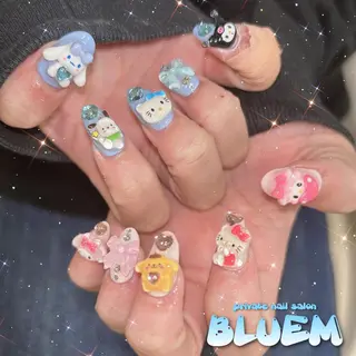 ネイル BLUEM なな🐶のネイルデザイン