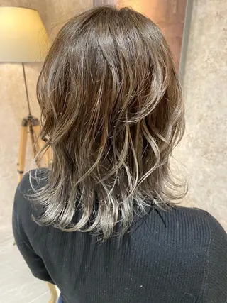 ミディアム カラー Kobayashi ハイライト/ショートのヘアスタイル