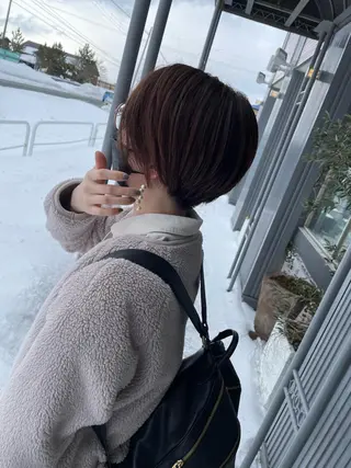 ショート カラー 佐々木 麻純のヘアスタイル