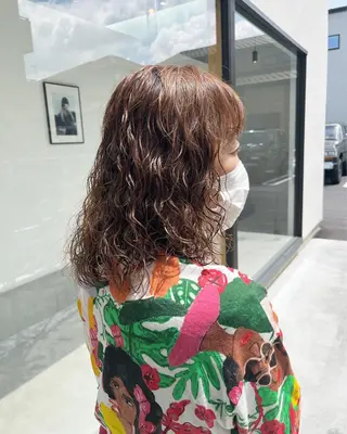 ミディアム パーマ Valeria所属・湯川 未咲希のヘアスタイル