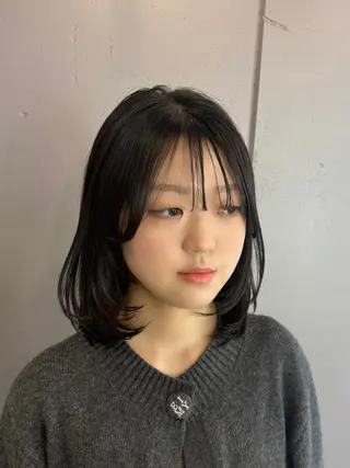 ミディアム Iris by artina 武蔵小杉店【イリス バイ アルティナ】所属・🎼レイヤー/顔周り カット/nene♬のヘアスタイル