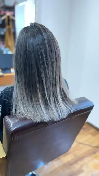 セミロング カラー さいとう つかさのヘアスタイル