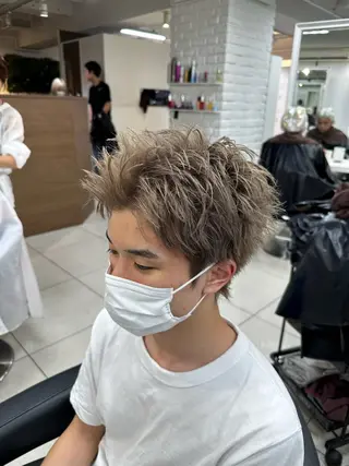 ショート カラー メンズ フェザーパーマ職人 🪶ryosukeのヘアスタイル