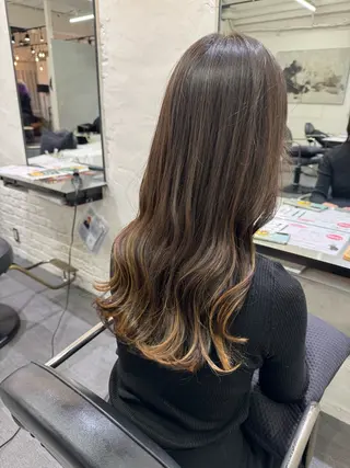 ロング 赤み無し柔らかカラー 【梅田】madokaのヘアスタイル