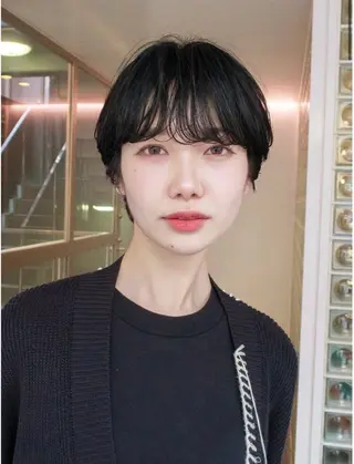 ショート レイヤー/小顔矯正 透明感カラー✨生真のヘアスタイル