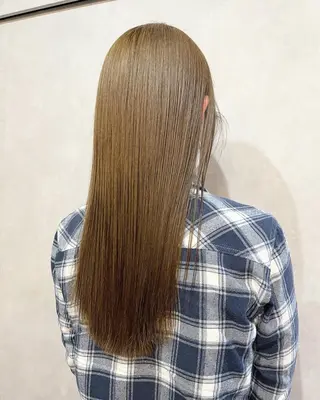 ロング Colore（コローレ）所属・顔タイプ/ダブルカラ ー/りりかのヘアスタイル