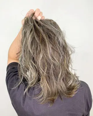 セミロング カラー ブリーチ特化 / share 元太のヘアスタイル