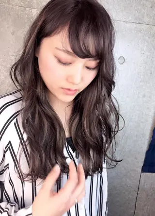 セミロング カラー コールネックスザサロン所属・白髪ぼかし×デザイン 🕊️🫧ホウジョウのヘアスタイル