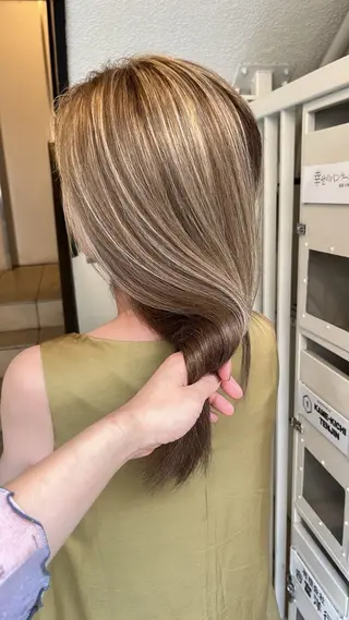 ミディアム 岩切 晴香のヘアスタイル