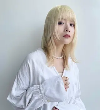 カラー 透明感ブリーチ ハイトーンウエダのヘアスタイル