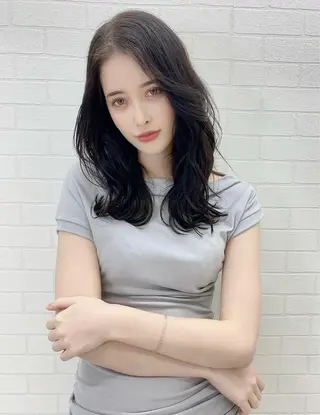 ミディアム レイヤーカット /透明感カラー西田のヘアスタイル