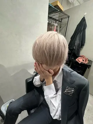 メンズ 奥本 侑 ハイトーン、髪質改善のヘアスタイル
