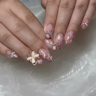 ネイル Laula🤍 ayakaのネイルデザイン