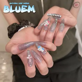 ネイル BLUEM なな🐶のネイルデザイン