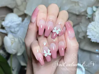 ネイル E.N🦋 長さ出し/持ち込みのネイルデザイン