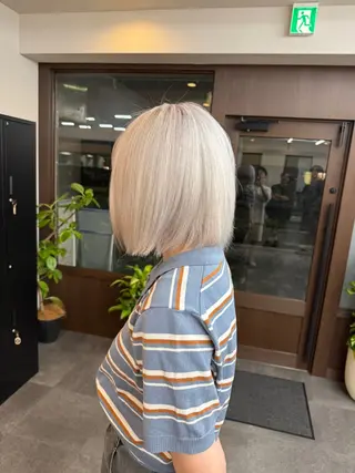 ショート enn.bleach by t.a.g所属・碇山 楓己のヘアスタイル