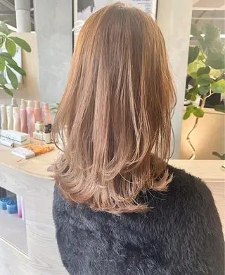 セミロング 銀座／レイヤーカット 🤍内野すみれのヘアスタイル