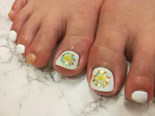 ネイル R'well所属・はばすみれ🎀ﾈｲﾙ 光ﾌｪｲｼｬﾙ ﾍｱのネイルデザイン