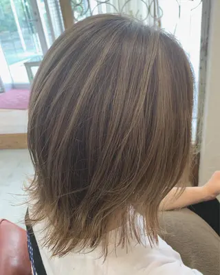 ミディアム カラー fio マナミのヘアスタイル